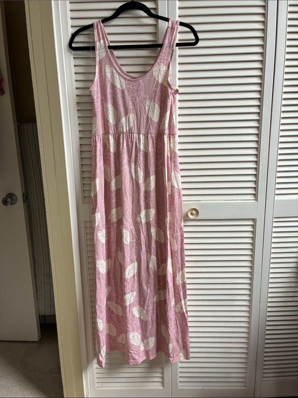 Fighting Eel Pink and White Leaf Print Maxi Dress